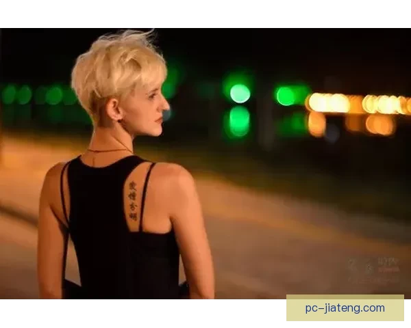 午夜的私语：在光影交织中探索心灵的深度